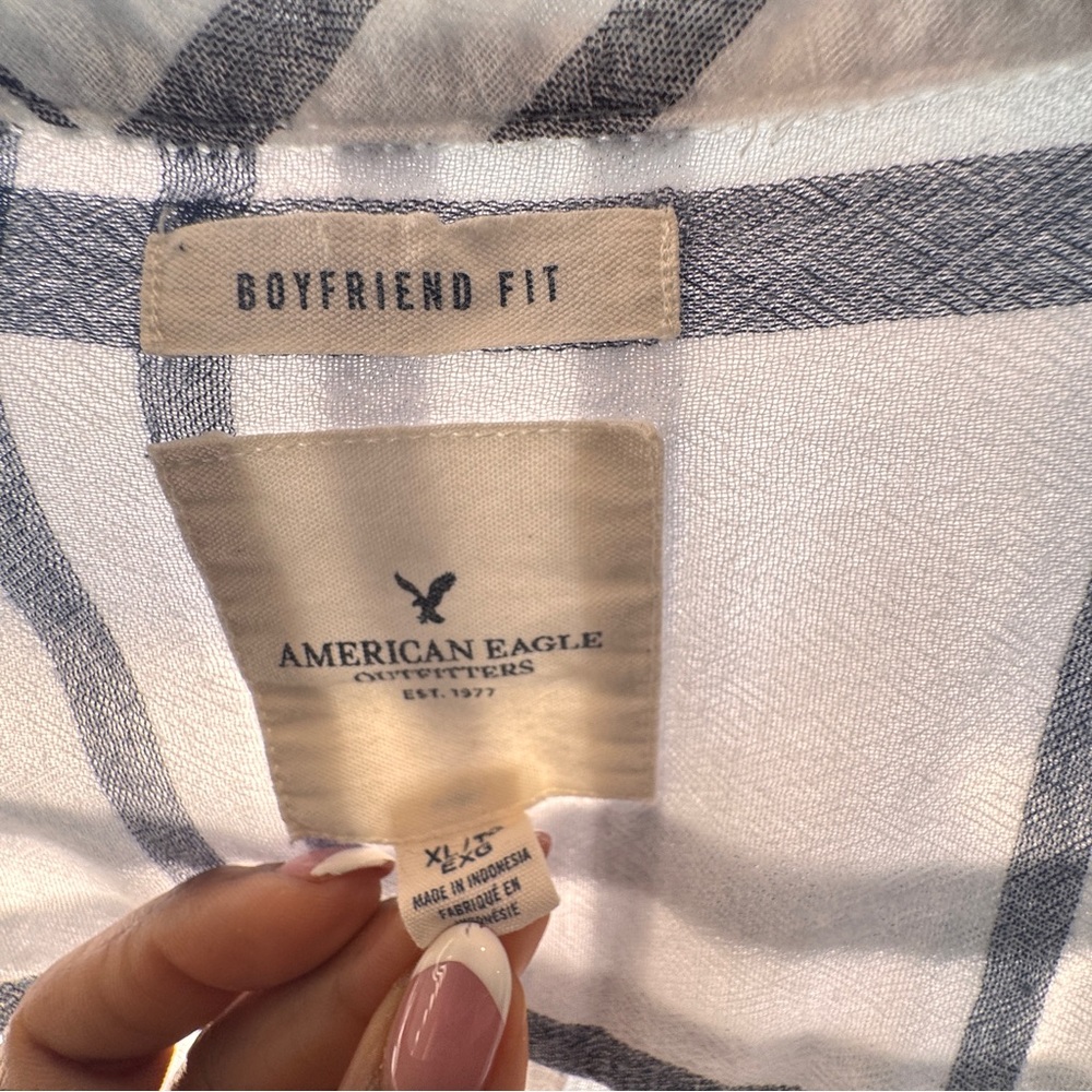 American Eagle. Women's Classic Plaid Button Down Shirt - Picture 3 of 7